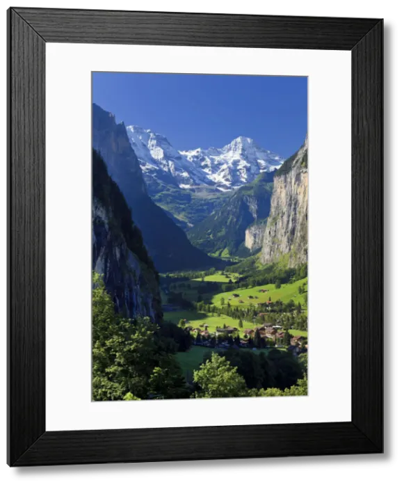 Framed Print : Switzerland, Bernese Oberland, Lauterbrunnen town and Valley Framed Print : Switzerland, Bernese Oberland, Lauterbrunnen town and Valley