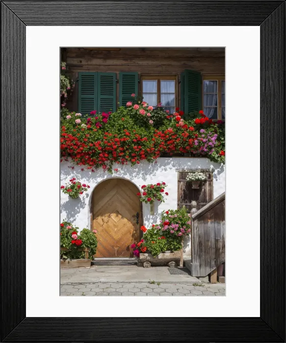 Framed Print : Traditional chalet, Simmental Valley, Berner Oberland, Switzerland Framed Print : Traditional chalet, Simmental Valley, Berner Oberland, Switzerland