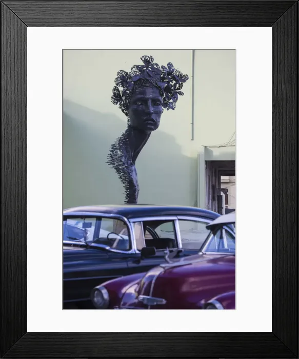 Framed Print : Cuba, Havana, The Malecon, Classic America cars infront of statue Framed Print : Cuba, Havana, The Malecon, Classic America cars infront of statue