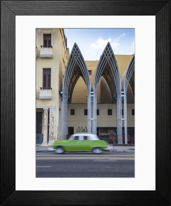 Framed Print : Cuba, Havana, The Malecon, Classic America car Framed Print : Cuba, Havana, The Malecon, Classic America car