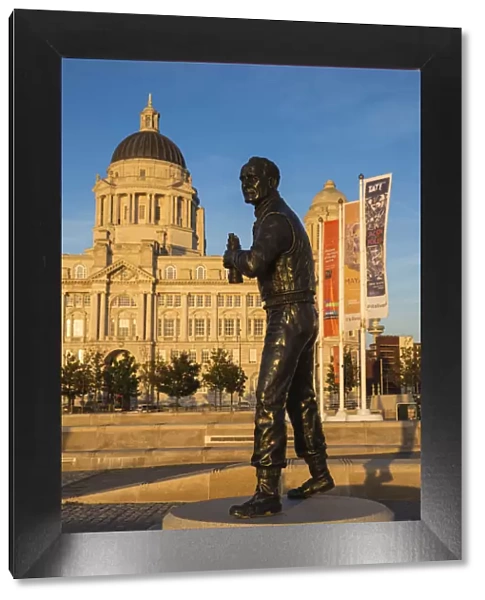 United Kingdom, England, Merseyside, Liverpool, Statue of Captain Walker infront of