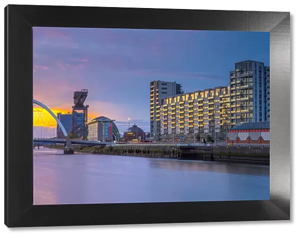 UK, Scotland, Glasgow, River Clyde, Finnieston Crane and the Clyde Arc, nicknamed