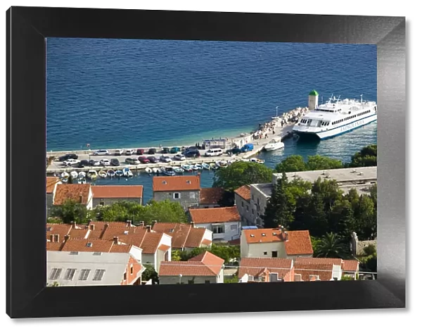 Croatia, Central Dalmatia, Brac Island, Bol, Town & island ferry