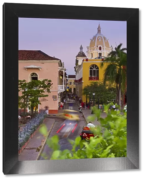 Colombia, Bolivar, Cartagena De Indias, Plaza Santa Teresa, Horse cart going towards