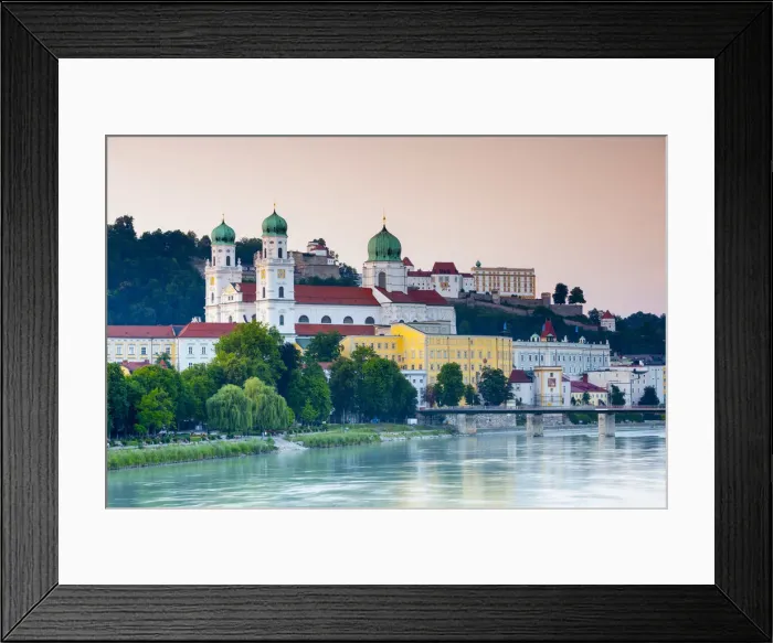 Framed Print : St. Stephans Cathedral & Veste Oberhaus fortress illuminated at sunset, Passau