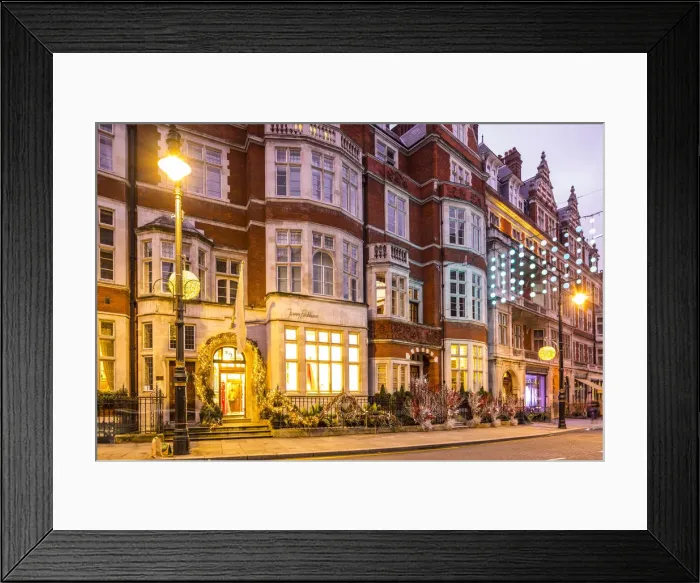 Framed Print : Mount Street, Mayfair, London, Engand, UK Framed Print : Mount Street, Mayfair, London, Engand, UK
