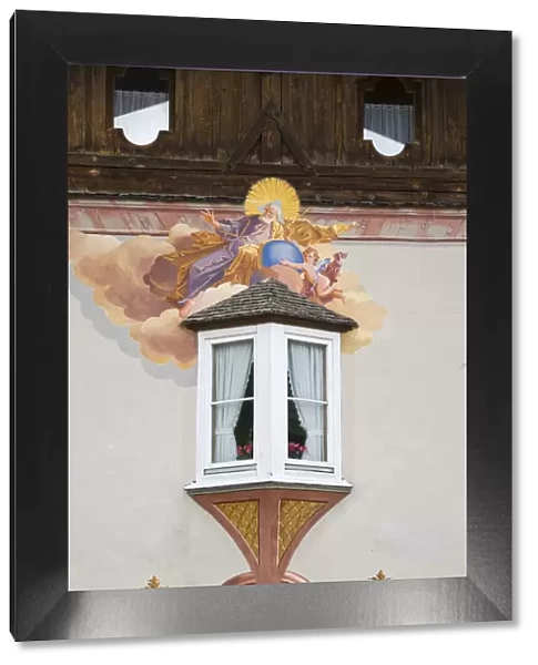 Germany, Bavaria (Bayern), Mittenwald, LAoftlmalerei (tromp l oeil painted buildings)