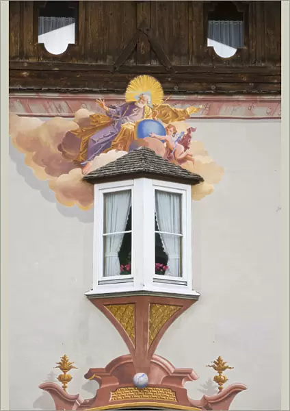 Germany, Bavaria (Bayern), Mittenwald, LAoftlmalerei (tromp l oeil painted buildings)