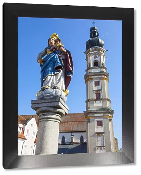Old Town Water Fountain & Bell Tower, Deggendorf, Lower Bavaria, Bavaria, Germany
