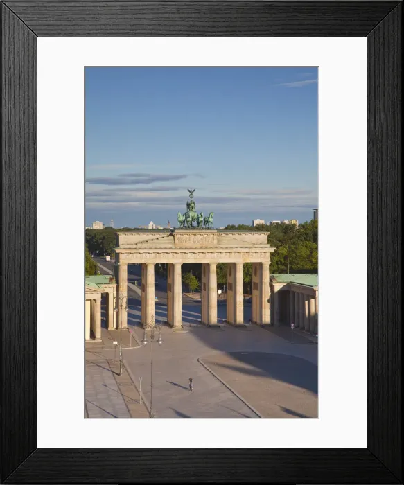 Framed Print : Brandenburg Gate, Pariser Platz, Berlin, Germany Framed Print : Brandenburg Gate, Pariser Platz, Berlin, Germany