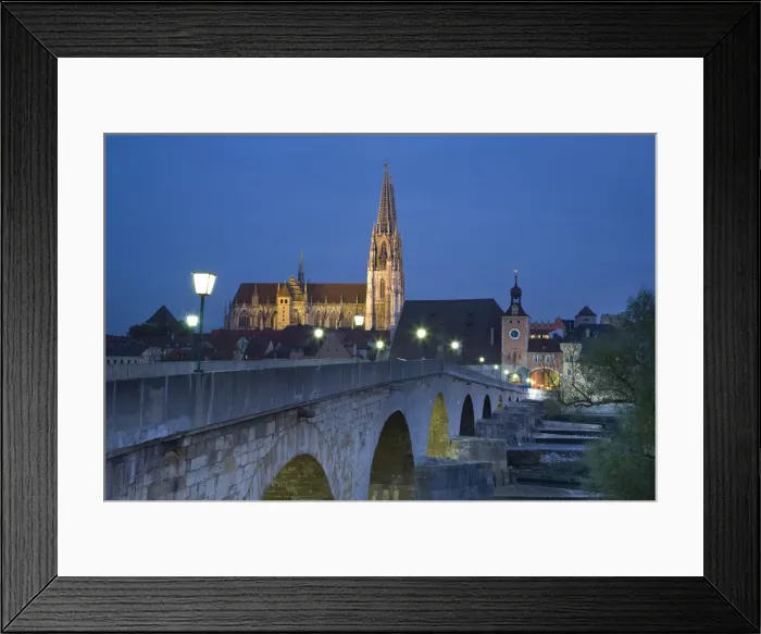 Framed Print : Dom, St. Peter cathedral & Medievil Stone Bridge, Regensburg, Bayaern  /  Bavaria, Germany
