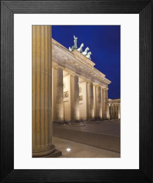 Framed Print : Brandenburg Gate, Pariser Platz, Berlin, Germany Framed Print : Brandenburg Gate, Pariser Platz, Berlin, Germany