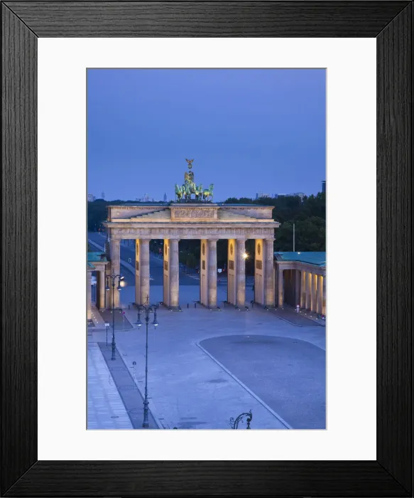 Framed Print : Brandenburg Gate, Pariser Platz, Berlin, Germany Framed Print : Brandenburg Gate, Pariser Platz, Berlin, Germany