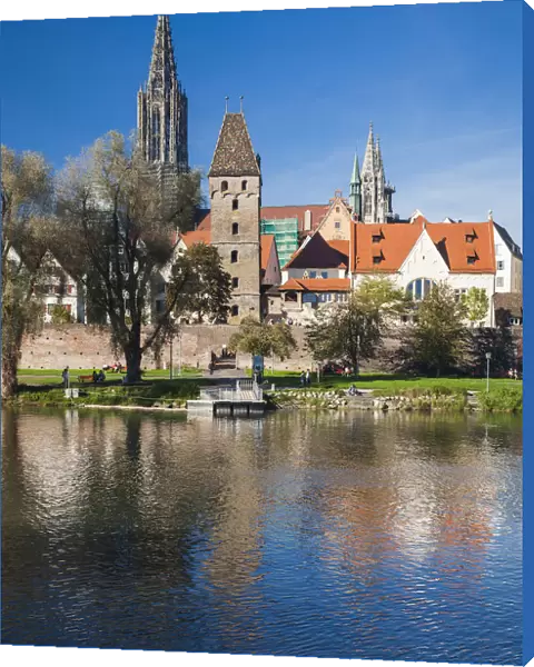 Germany, Baden-Wurttemburg, Ulm, city view from the Danube River