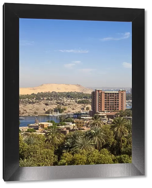 Egypt, Upper Egypt, Aswan, View of New and old Cataract Hotel with Khnum ruins in