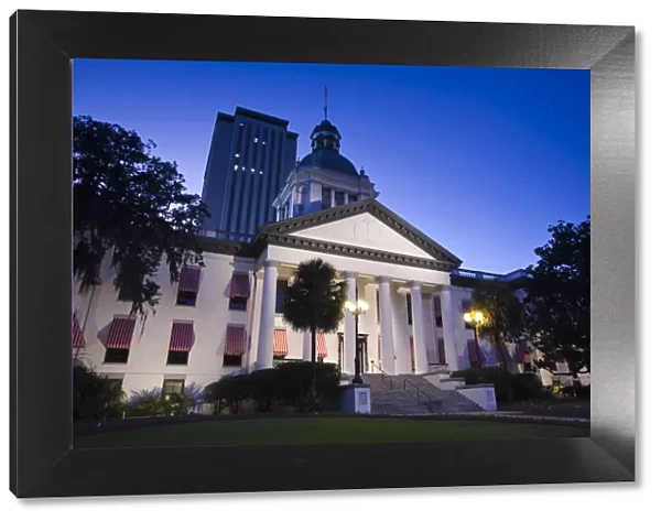 USA, Florida, Tallahassee, Historic 1902 State Capitol and modern State Capitol