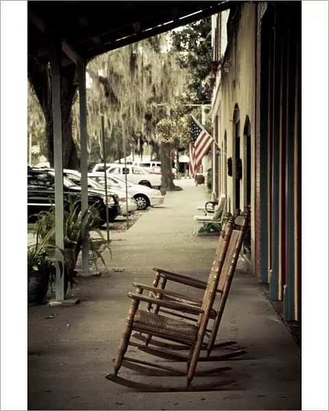 USA, Florida, Micanopy, oldest inland settlement in Florida, rocking chairs