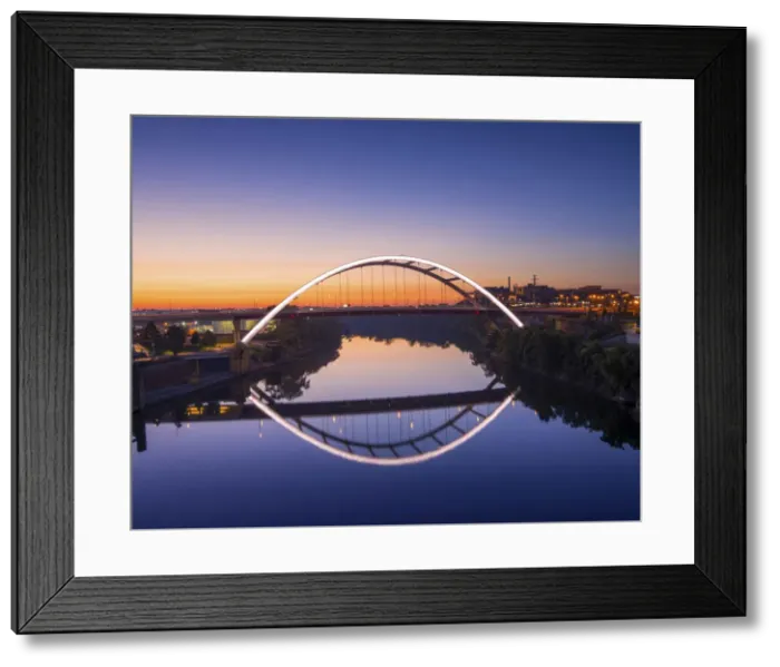 Framed Print : Nashville, Tennessee, Korean War Memorial Bridge, Gateway Bridge, Connects Downtown Framed Print : Nashville, Tennessee, Korean War Memorial Bridge, Gateway Bridge, Connects Downtown