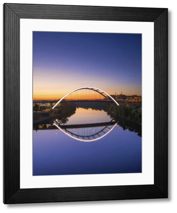 Framed Print : Nashville, Tennessee, Korean War Memorial Bridge, Gateway Bridge, Connects Downtown