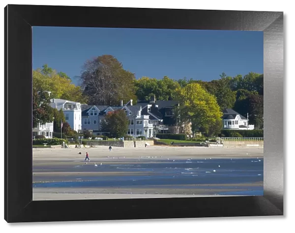 USA, Connecticut, Houses beside Silver Sands State Park