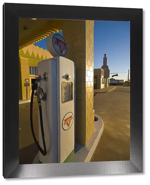 USA, Texas, Route 66, Shamrock, Old Art Deco Tower, Conoco Gas Station and U-Drop
