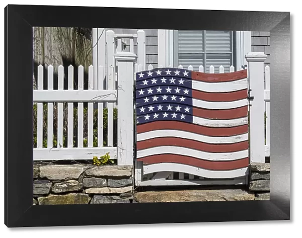 USA, Connecticut, Stonington, gate with US flag