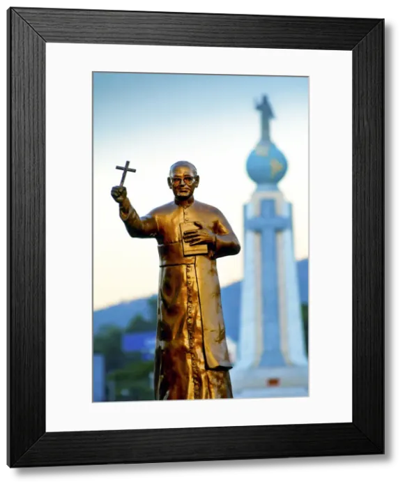 Framed Print : San Salvador, El Salvador, Dawn, Savior Of The World Plaza, Statue Of Archbishop Oscar Framed Print : San Salvador, El Salvador, Dawn, Savior Of The World Plaza, Statue Of Archbishop Oscar