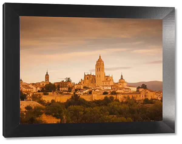 Spain, Castilla y Leon Region, Segovia Province, Segovia, town view with Segovia Cathedral