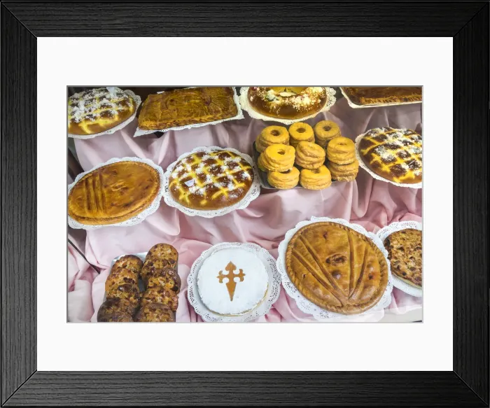 Framed Print : Tarta de Santiago or almond cakes with cross of St. James & cakes, Santiago de Compestela