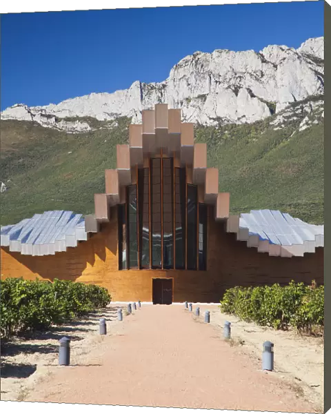 Spain, La Rioja Area, Alava Province, Laguardia, Bodegas Ysios winery, designed by