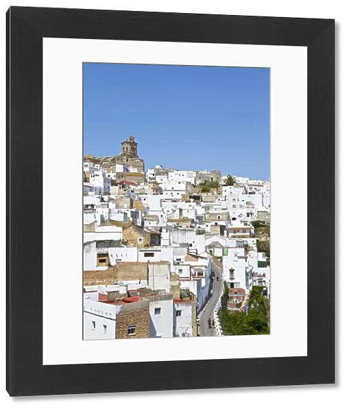 Church of San Pedro surounded by a tapestry of whitewashed houses, Arcos De la Fontera