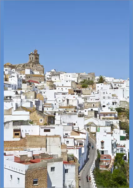 Church of San Pedro surounded by a tapestry of whitewashed houses, Arcos De la Fontera