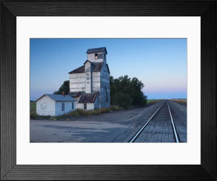 Framed Print : USA, Kansas, Edwards County, Ardell, Gano Grain Elevator, Built In 1915 - Santa Fe Framed Print : USA, Kansas, Edwards County, Ardell, Gano Grain Elevator, Built In 1915 - Santa Fe