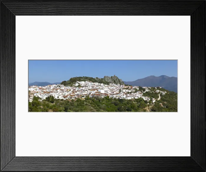 Framed Print : The hilltop village of Gaucin & the Castillo del Aguila (Eagles Castle), Gaucin