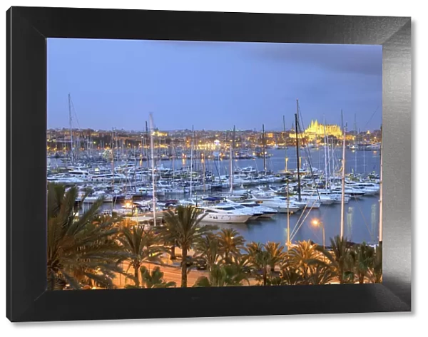 Spain, Balearic Islands, Mallorca, Palma de Mallorca, view of Harbour and Old Town