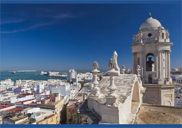 Spain, Andalucia Region, Cadiz Province, Cadiz, elevated city view from the Torre