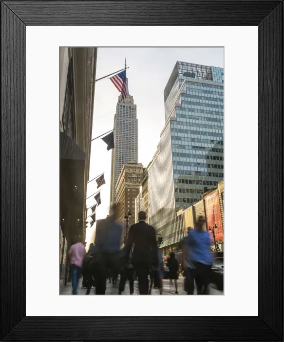 Framed Print : Commuters & shoppers in busy cental Manhattan, New York, USA Framed Print : Commuters & shoppers in busy cental Manhattan, New York, USA