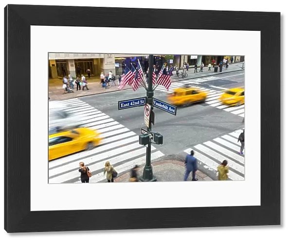 Busy pedestrian crossing, Central Manhattan, New York, USA