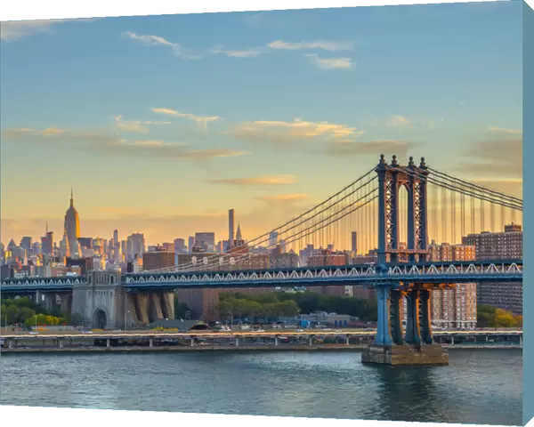 USA, New York, Manhattan Bridge and Empire State Building in Midtown, East River