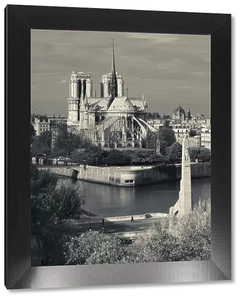 France, Paris, elevated view of the Cathedrale Notre Dame and the Pont de la Tournelle