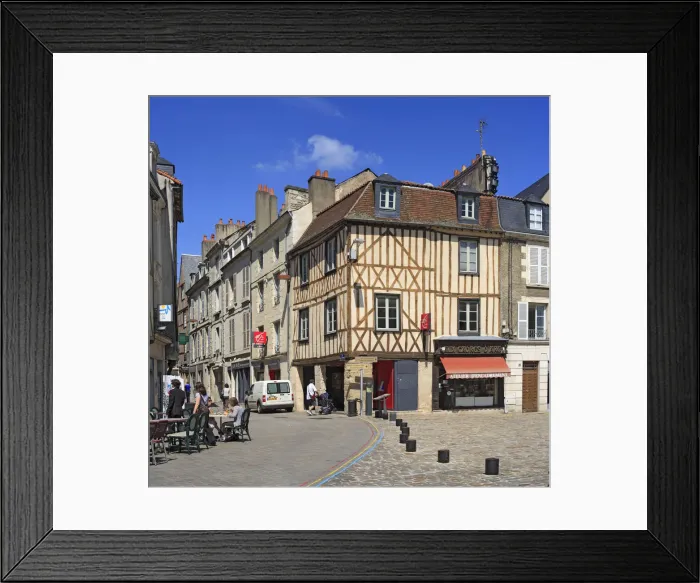 Framed Print : Poitiers, Poitou-Charantes, France Framed Print : Poitiers, Poitou-Charantes, France