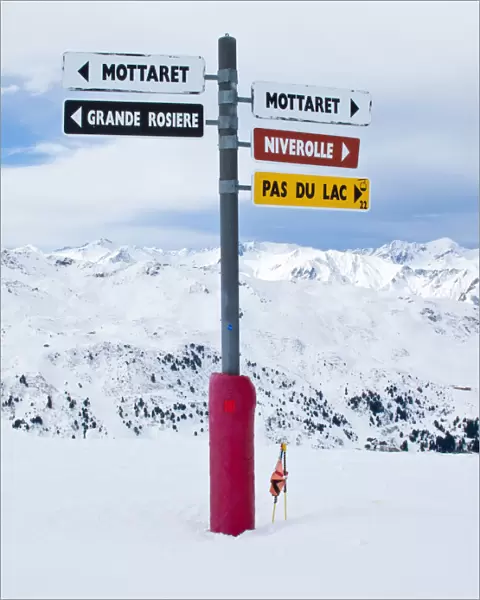 Signpost for skiers on the pistes above Meribel-Mottaret, Meribel, Three Valleys