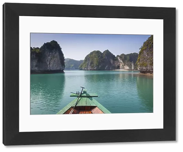 Vietnam, Halong Bay, small tourist boat
