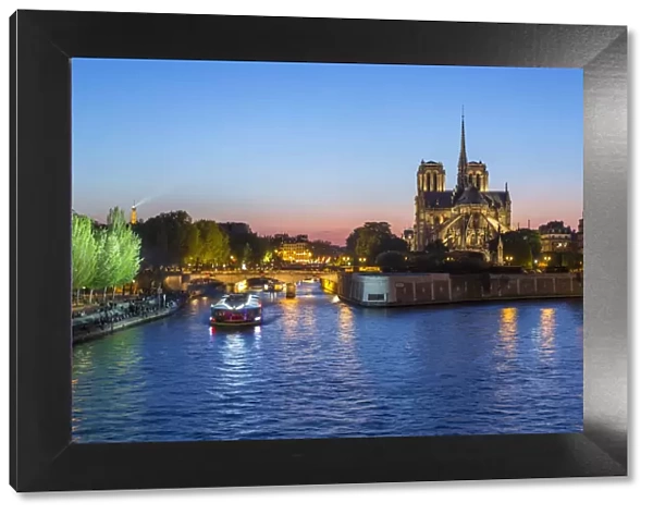 Notre Dame cathedral and the River Seine, Paris, France, Europe