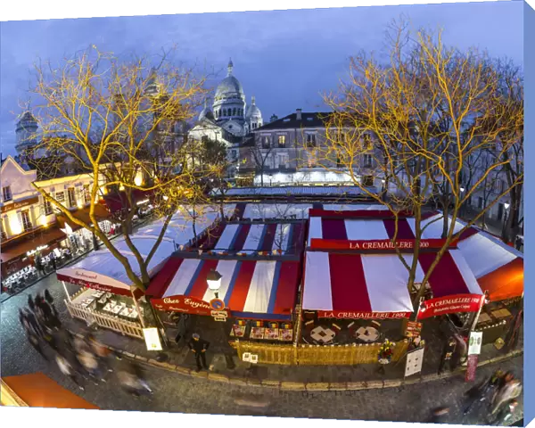 Cafe and street scene in Montmartre, Paris, France, Europe - Time lapse