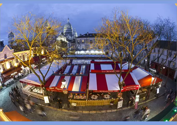 Cafe and street scene in Montmartre, Paris, France, Europe - Time lapse