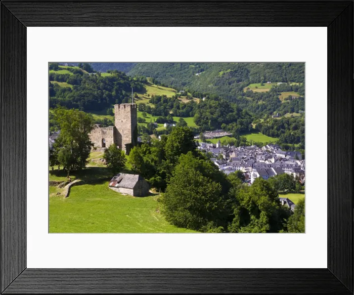 Framed Print : Castle Luz-St Sauveur, Luz-Saint-Sauveur, Midi Pyrenees, France