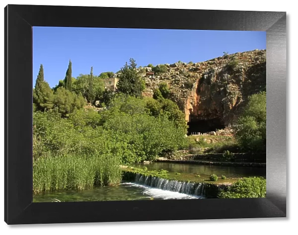 Israel, Golan Heights, the Banias stream, a source of the Jordan River, the Grotto