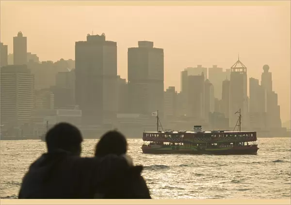 China, Hong Kong, Kowloon, Couple silhouette with Star Ferry