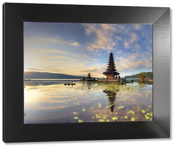 Indonesia, Bali, Bedugul, Pura Ulun Danau Bratan Temple on Lake Bratan